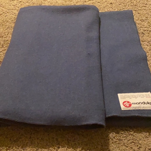 Nwot Manduka recycled Wool Yoga Blanket - Picture 4 of 6